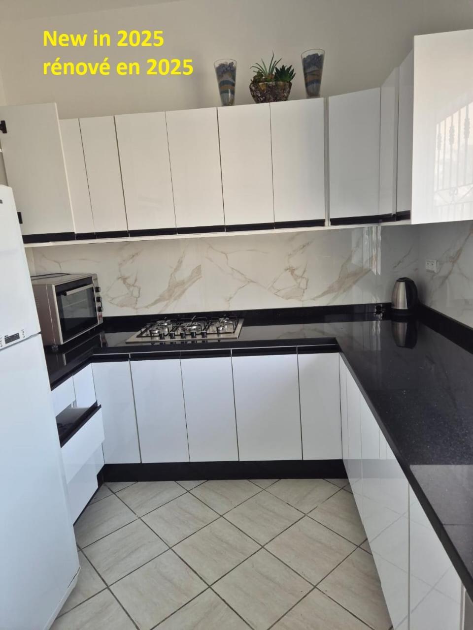 Stylish Duplex - Ocean View - Airport - Wifi - Renovated 2025 - 24H Reception Leilighet Jibila Eksteriør bilde
