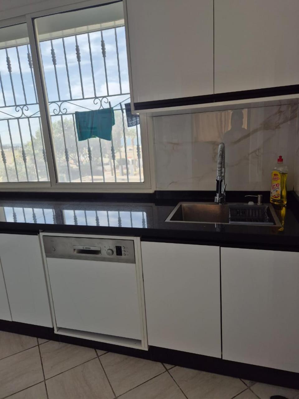 Stylish Duplex - Ocean View - Airport - Wifi - Renovated 2025 - 24H Reception Leilighet Jibila Eksteriør bilde